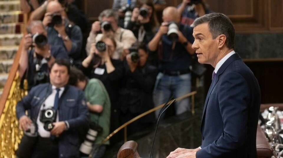 Spanias statsminister Pedro Sánchez vil overføre avanserte raketter og stridsvogner til Ukraina. Detaljene vil bli bekreftet under president Volodymyr Zelenskyjs besøk i Madrid mandag. Foto: Eduardo Parra/Europa Press via AP / NTB