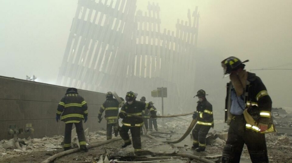 Brannmenn jobber på bakken etter 9/11-terroren i 2001.