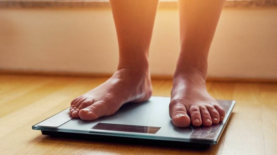 – Studien viser at de som har fedme, altså BMI 30 eller mer, har betydelig større belastning med flere år med sykdom enn de som ikke har fedme. Det er faktisk sammenlignbart med de som røyker mye, sier professor Jøran Hjelmesæth. Illustrasjonsfoto: Shutterstock / NTB scanpix