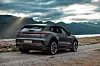 Standardversjonen av Porsche Cayenne Electric har en mer moderat diffusor og ikke de to sidespoilerne turbo-versjonen har.