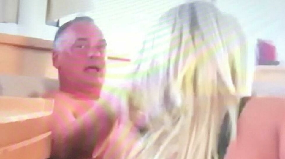 FIDESZ PÅ FRITIDA: En video som har lekket ut, viser borgermester Zsolt Borkai i håndballbyen Györ, i sexscener med prostituerte på en yacht. Han trekker seg ikke foran kommune- og borgermestervalget i Ungarn 13. oktober.