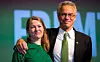 Une Aina Bastholm og Rasmus Hansson etter åpningstalen på MDG-landsmøtet på Scandic Lillehammer Hotel. Foto: Geir Olsen / NTB scanpix