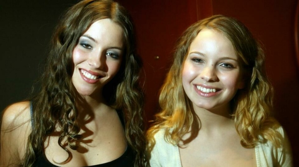 Popduoen M2M med Marion Ravn (t.v.) og Marit Larsen fotografert i 2002. Foto: Terje Bendiksby / NTB