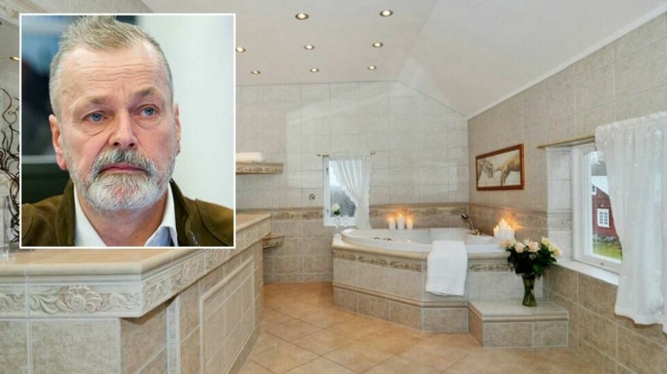 Eirik Jensen nekter hardnakket for at Gjermund Cappelen betalte for oppussingen av badet på Århus gård. nekter for at