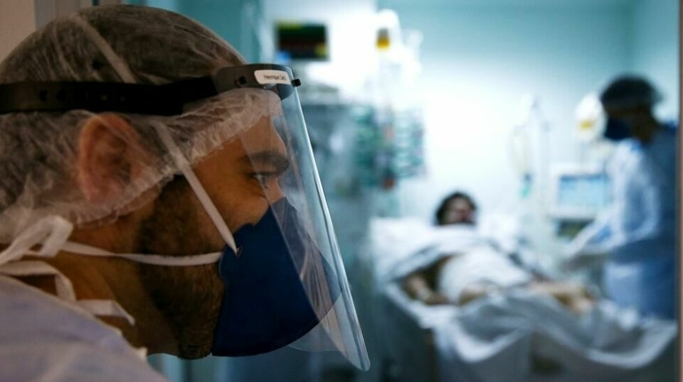 En kvinne i Brasil er bekreftet resmittet av den sørafrikanske mutasjonen etter å ha vært covid-positiv i fjor. Her får en coronasmittet pasient behandling ved intensivavdelingen ved Nossa Senhora da Conceicao sykehus i Porto Alegre i Brasil.