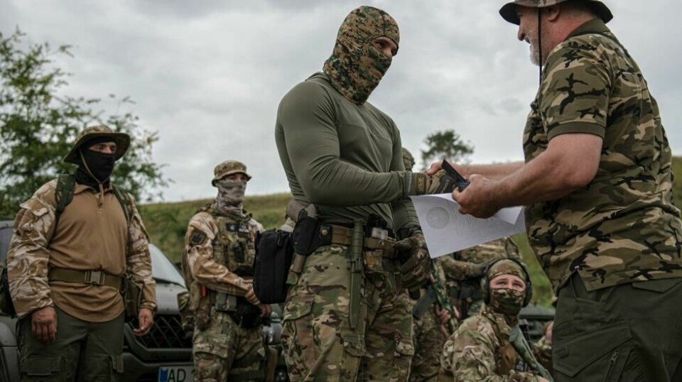 Tsjetsjenske styrker møter sine egne på slagmarken i Ukraina. Mens Kadyrovs hær kjemper for Putin, kjemper denne soldaten for Ukraina.