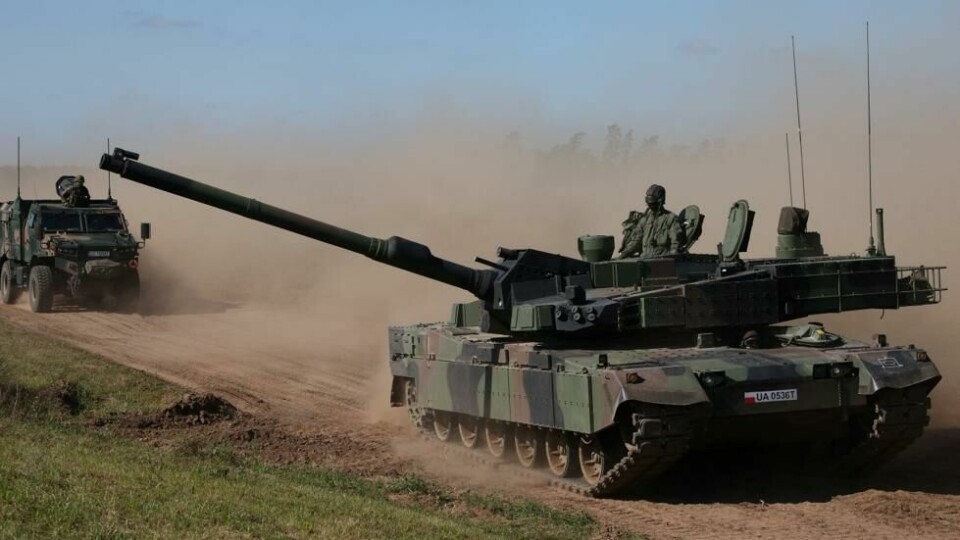 Polske soldater kjører den sørkoreanskproduserte K2-tanken under øvelser før den årlige artillerivisningen «Autumn Fire 23». Foto: REUTERS/Kacper Pempel Polske soldater kjører den sørkoreanskproduserte K2-tanken under øvelser før den årlige artillerivisningen «Autumn Fire 23». Foto: REUTERS/Kacper Pempel