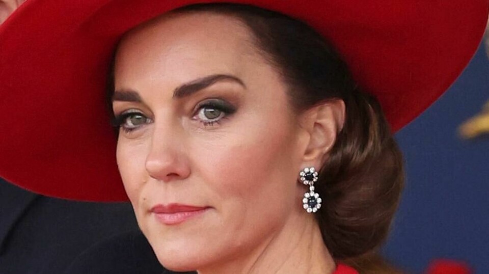 Kate Middleton har kreft. Det fortalte hun om selv i en video publisert fredag. Men konspirasjonsteoriene lar seg ikke stoppe.