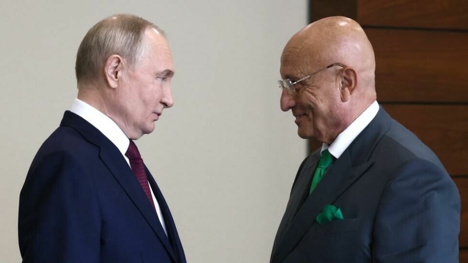 Russlands president Vladimir Putin med dekanen ved fakultetet for verdensøkonomi og internasjonale relasjoner ved HSE-universitetet, Sergej Karaganov, på det internasjonale økonomiske forumet i St. Petersburg (SPIEF) i juni. Foto: Sputnik/Kirill Morozov/Pool via REUTERS Russlands president Vladimir Putin med dekanen ved fakultetet for verdensøkonomi og internasjonale relasjoner ved HSE-universitetet, Sergej Karaganov, på det internasjonale økonomiske forumet i St. Petersburg (SPIEF) i juni. Foto: Sputnik/Kirill Morozov/Pool via REUTERS