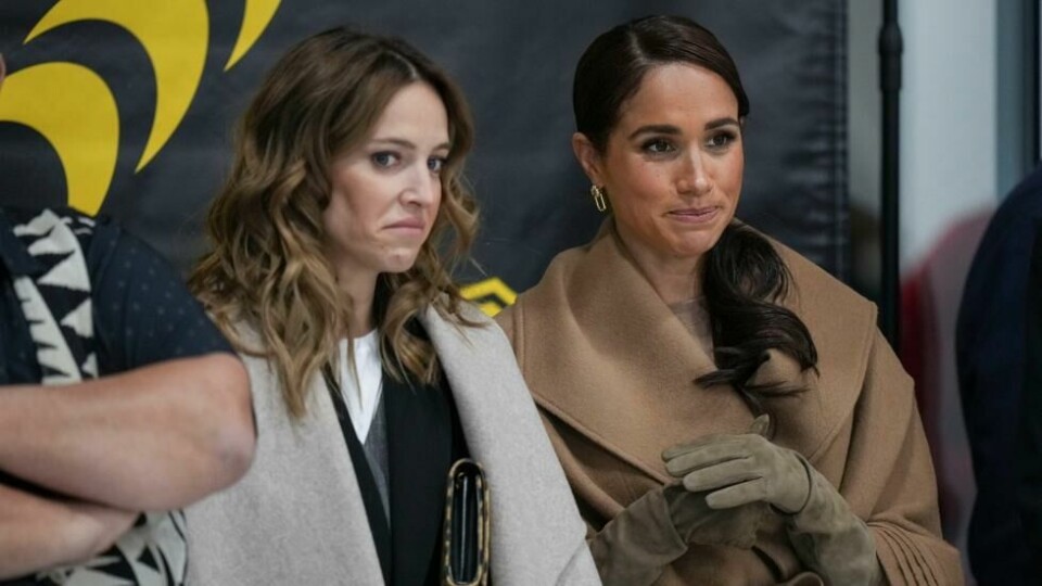 Meghan Markle, til høyre, hertuginnen av Sussex, og sangeren Michael Bubles kone, Luisana Lopilato, ser på en rullestolcurlingdemonstrasjon under en treningsleir for Invictus Games i Vancouver, fredag 16. februar 2024. Meghan Markle, til høyre, hertuginnen av Sussex, og sangeren Michael Bubles kone, Luisana Lopilato, ser på en rullestolcurlingdemonstrasjon under en treningsleir for Invictus Games i Vancouver, fredag 16. februar 2024. Foto: Darryl Dyck / The Canadian Press via AP