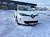 Hvit Renault elbil står parkert i dyp snø foran næringsbygg en vinterdag.