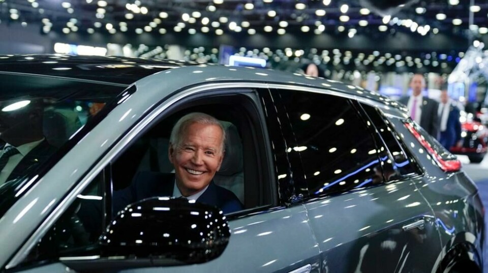 Kina har klagd amerikanske elbilsubsidier inn for Verdens handelsorganisasjon (WTO). President Joe Biden har lenge ønsket å få fart på den grønne omstillingen i amerikansk økonomi. Foto: Evan Vucci / AP / NTB