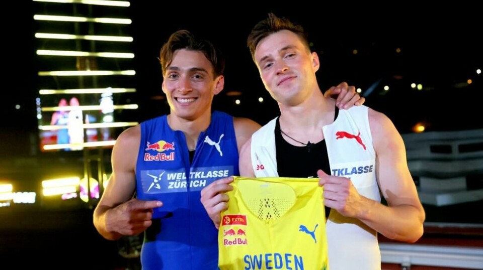 Karsten Warholm måtte ha løpt i svensk drakt i Zürich etter å ha tapt sprinten mot Armand Duplantis onsdag. Foto: REUTERS/Denis Balibouse