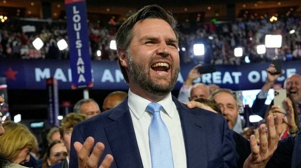 Senator J.D. Vance under åpningen av Republikanernes landsmøte i Milwaukee i Wisconsin mandag. Her ble Vance presentert som Donald Trumps visepresidentkandidat. Foto: Carolyn Kaster / AP / NTB