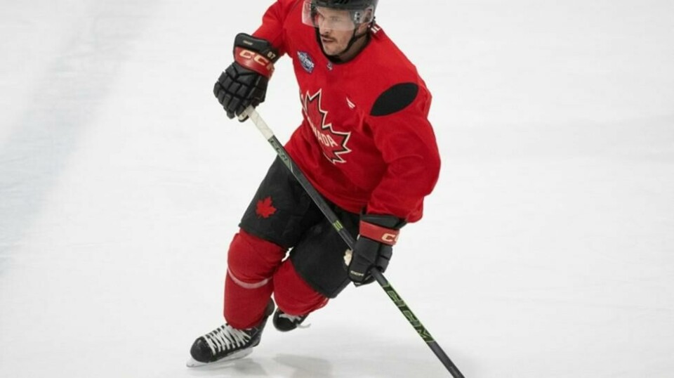 Sidney Crosby leverte tre målgivende pasninger da Canada slo Sverige i 4 Nations Face-Off. Her avbildet under en trening i forkant av kampen.