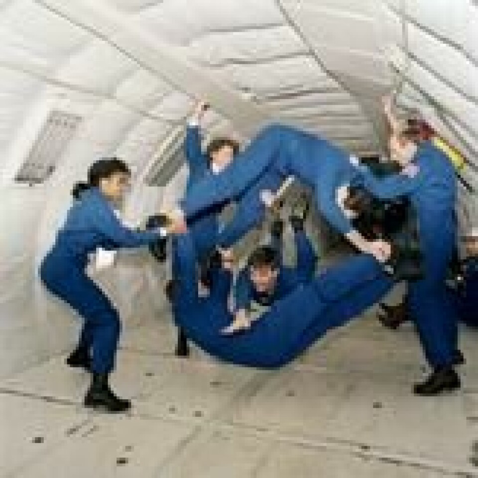 1997: Astronautkandidatene som ble valgt ut i 1996 morer seg under mikrogravitasjonstrening om bord i spesialflyet KC-135. Sandra Magnus bak til venstre. Foto: Nasa. 1997: Astronautkandidatene som ble valgt ut i 1996 morer seg under mikrogravitasjonstrening om bord i spesialflyet KC-135. Sandra Magnus bak til venstre. Foto: Nasa.