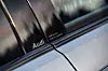 Audi røper modellnavnet på B-stolpen.