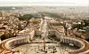 Panoramautsikt over Petersplassen og Roma by i kveldssol.