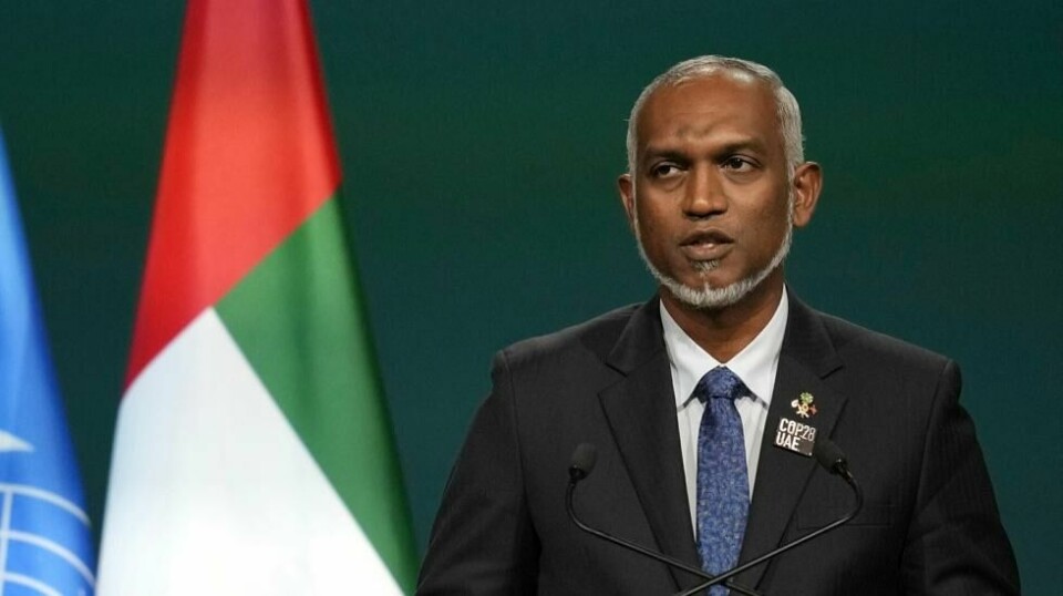 Maldivenes nye president Mohamed Muizzu er kritisk til India og knytter i stedet tettere bånd til Kina. Bildet av Muizzu ble tatt på klimatoppmøtet i Dubai i fjor. Foto: Rafiq Maqbool / AP / NTB