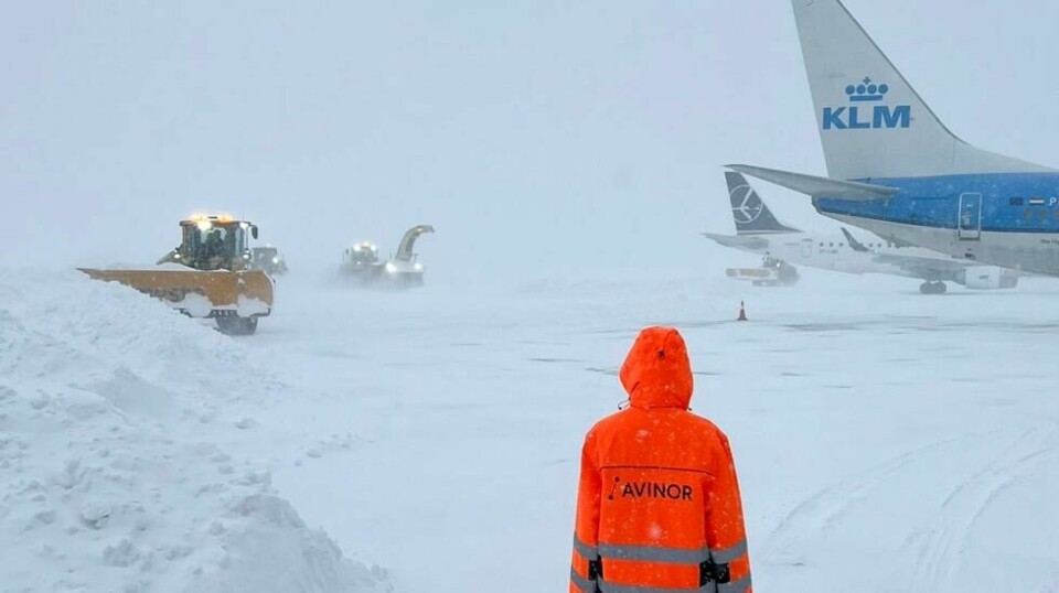 Oslo lufthavn var onsdag stengt i tre timer på grunn av mye snø. Foto: Avinor / NTB/ handout