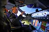 Russlands president Vladimir Putin i en flysimulator ved Aeroflot Aviation School utenfor Moskva i mars i fjor, dager etter at flyselskapet ble nektet å fly til eller over de fleste landene i Europa. Foto: Mikhail Klimentyev / AP