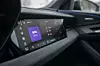 Bilens infotainmentsystem viser NRK Jazz på en bred digital skjerm i dashbordet. Med Audis MMI Experience Pro får passasjeren en egen berøringsskjerm til å betjene komfortfunksjoner.