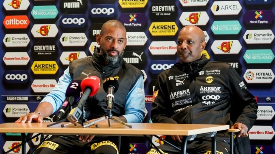 LSKs nye hovedtrener David Nielsen og sportssjef Simon Mesfin under en pressekonferanse på Åråsen stadion mandag. Foto: Thomas Fure / NTB