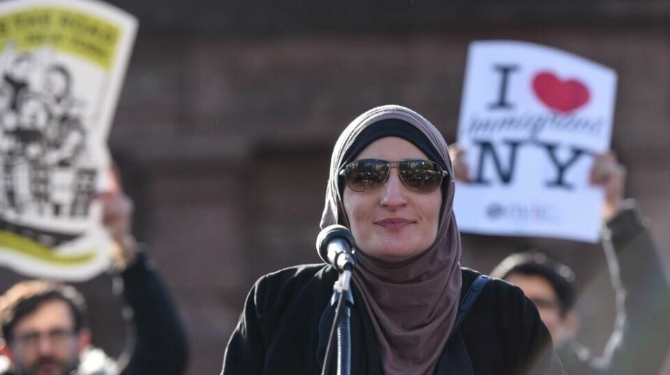 KVINNEAKTIVIST MOT TRUMP: 29. januar holdt aktivisten Linda Sarsour appell i New York mot president Trumps innreiseforbud. Nå reiser hun skarp debatt for sin twittermelding om Ayaan Hirsi Ali.