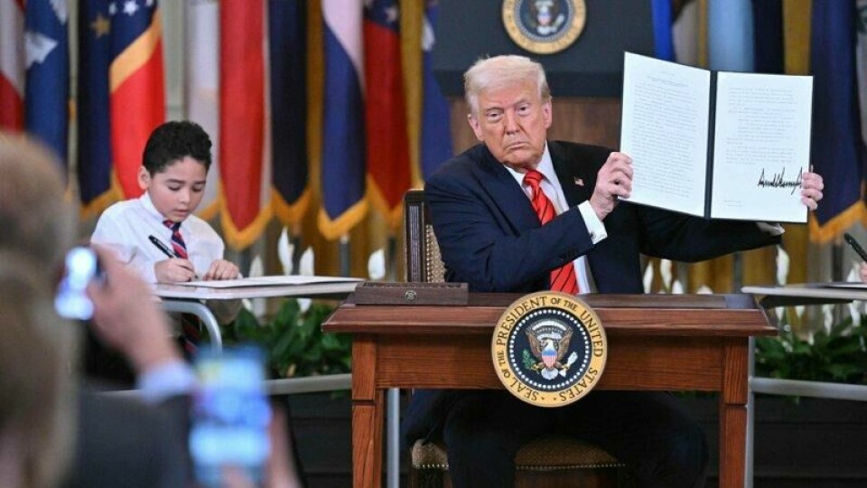 President Donald Trump signerte torsdag en ordre med mål om å legge ned Utdanningsdepartementet. President Donald Trump signerte torsdag en ordre med mål om å legge ned Utdanningsdepartementet. Foto: Roberto Schmidt / AFP