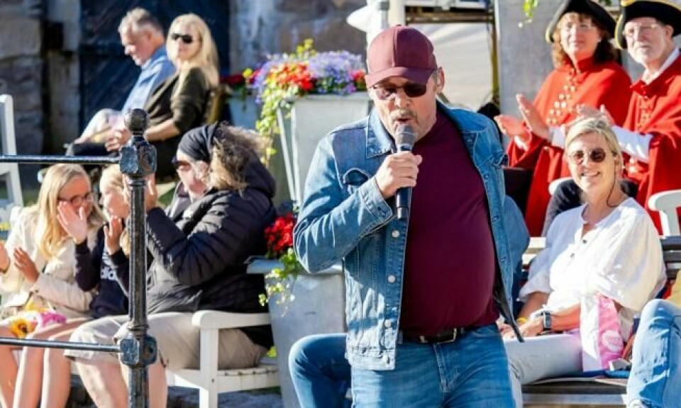 Rune Rudberg i aksjon under innspilingen av «Allsang på grensen» 9. juli i år. Foto: Thomas Andersen / TV 2 Rune Rudberg i aksjon under innspilingen av «Allsang på grensen» 9. juli i år. Foto: Thomas Andersen / TV 2