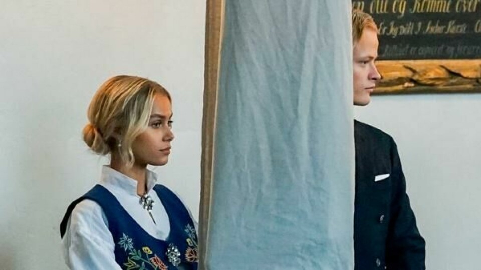 Juliane Snekkestad og Marius Borg Høiby fotografert i 2020 da de begge var gjester i konfirmasjonen til prins Sverre Magnus i Asker Kirke.
