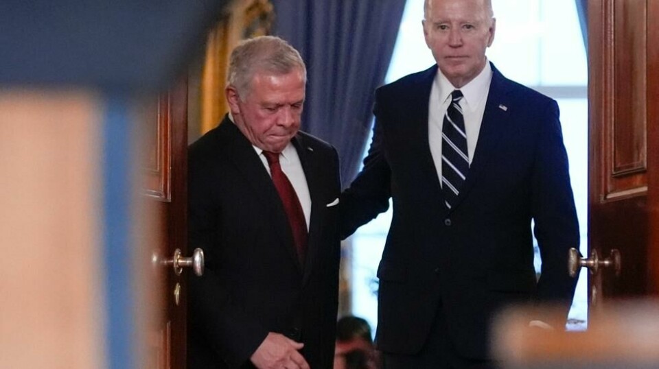 USA jobber med en gisselavtale mellom Israel og Hamas som vil innebære seks uker med ro på krigsherjede Gazastripen, sa president Joe Biden (t.h.) mandag etter samtaler med Jordans kong Abdullah. Foto: Andrew Harnik / AP / NTB