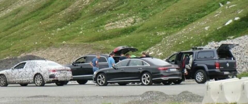 Med i reisefølget var blant annet en Audi Q7 og en annen Audi A8. Med i reisefølget var blant annet en Audi Q7 og en annen Audi A8.