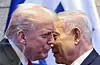 Donald Trump og Benjamin Netanyahu står tett ansikt til ansikt foran israelske flagg.