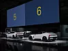 Flere hvite sportsbiler utstilt foran store skjermer med tallene 5 og 6. Polestar viste frem flere konseptbiler og designstudier i Los Angeles for drøye to år siden, inkludert roadsteren Polestar 6 som foreløpig lar vente på seg.