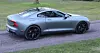 Sølv Polestar-coupé parkert på grusvei mellom gressplener. Etter at Polestar ble skilt ut fra Volvo i 2017 lagde de sin første bil, en todørs plugg-in hybrid sports-coupé i 2019 før de ble helelektriske.