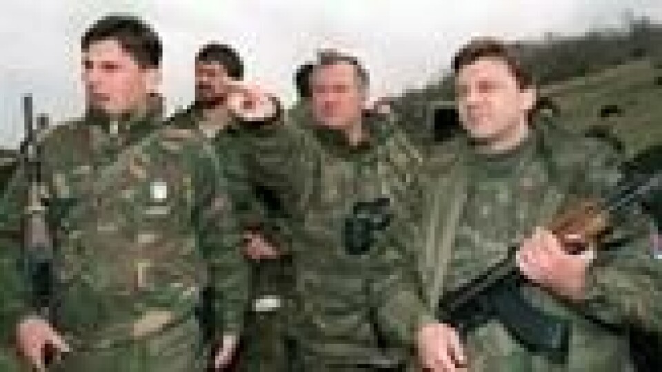 Bildet tatt 16. april 1994 viser Ratko Mladic omringet av sine livvakter i Gorazde i østlige Bosnia-Hercegovina. Bildet tatt 16. april 1994 viser Ratko Mladic omringet av sine livvakter i Gorazde i østlige Bosnia-Hercegovina. Foto: Emil Vas / AP