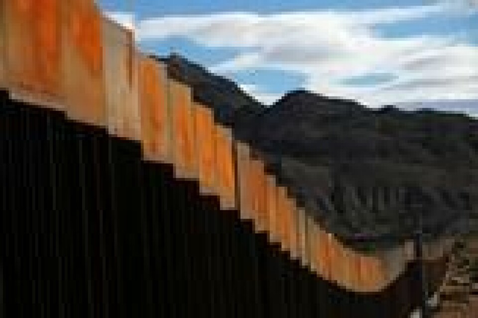 Nybygd del av grensemuren mellom USA og Mexico ved Sunland Park, nær den meksikanske grensebyen Ciudad Juarez. Videre bygging av slike grensemurer var en fanesak under Trumps valgkamp. Nybygd del av grensemuren mellom USA og Mexico ved Sunland Park, nær den meksikanske grensebyen Ciudad Juarez. Videre bygging av slike grensemurer var en fanesak under Trumps valgkamp. Foto: Jose Luis Gonzalez / Reuters