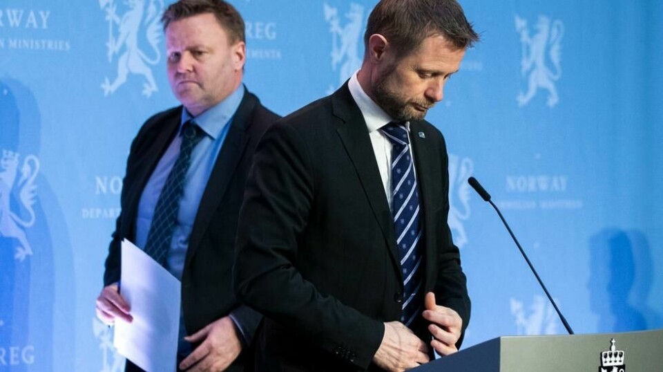 Daværende helseminister Bent Høie (H) og assisterende direktør i Helsedirektoratet, Espen Rostrup Nakstad, var to av de mest sentrale aktørene da Norge ble stengt ned flere ganger i 2020, 2021 og 2022. Foto: Berit Roald / NTB