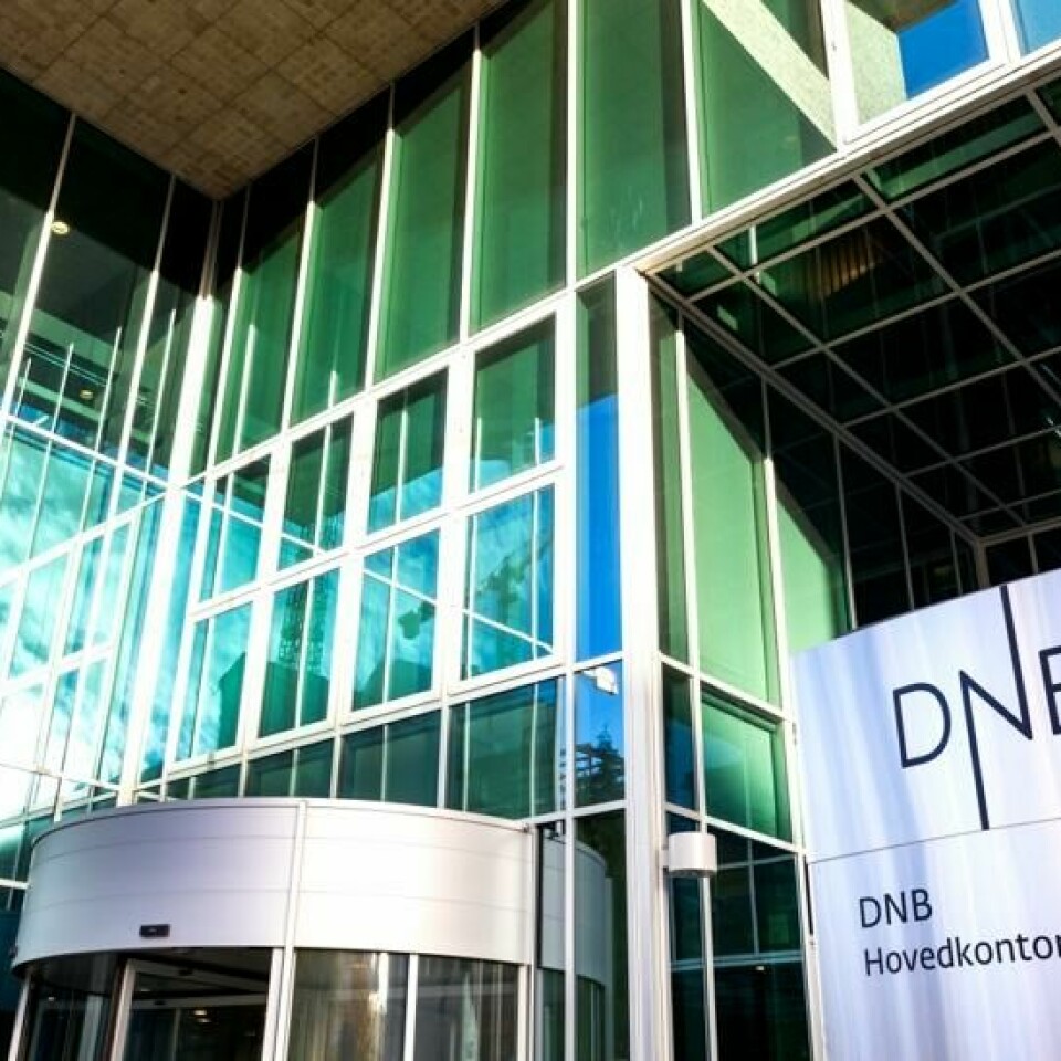 DNB har hovedkontor i Bjørvika i Oslo sentrum. Økonom Hallgeir Kvadsheim mener kundene bør se seg om etter en ny bank etter å ha sett årsresultatet til banken.