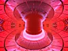 Rødt opplyst indre av en tokamak-lignende fusjonsreaktor med buede metallpaneler.