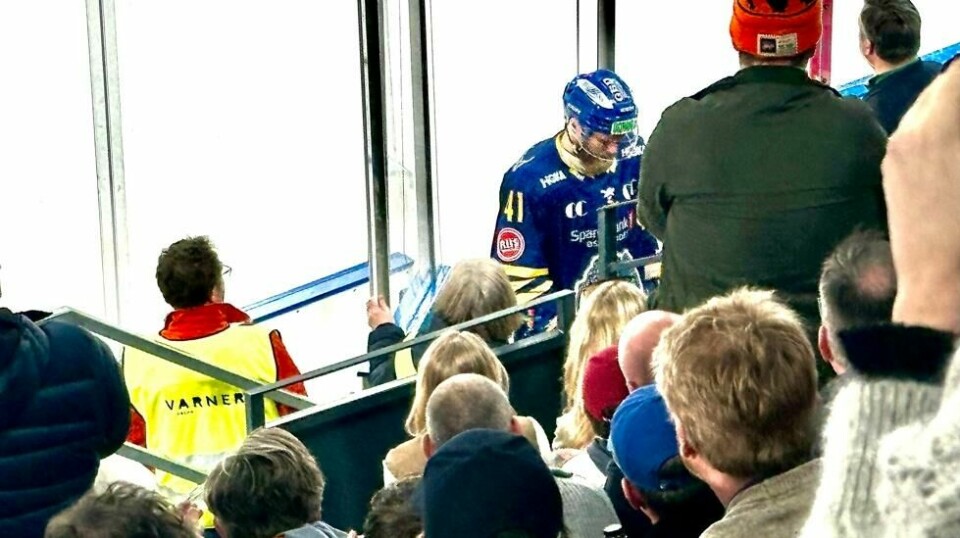 Patrick Thoresen på vei i garderoben etter taklingen mot Eskil Wold. Foto: Lise Åserud / NTB