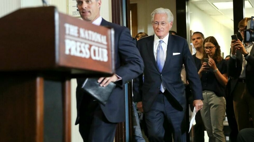 GÅR AV: Republikanerveteran Marc Corallo (til venstre) var talsmann for Donald Trumps personlige advokat, Marc Kasowitz (bak i midten). Nå forsvinner begge ut av Det hvite hus av uvisse årsaker.