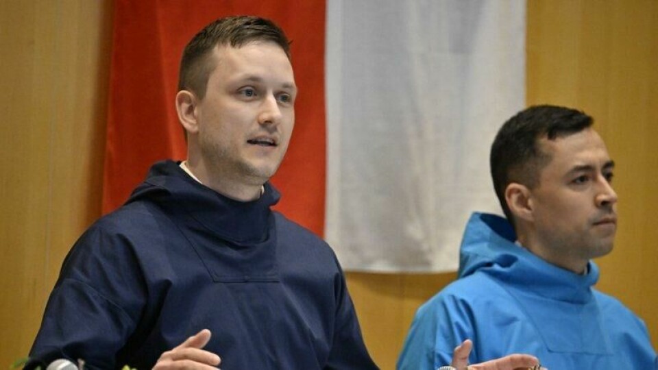 Demokraatits leder, Jens-Frederik Nielsen (til venstre), sier Grønland vil styrke samarbeidet med Danmark inntil øya kan bli selvstendig.