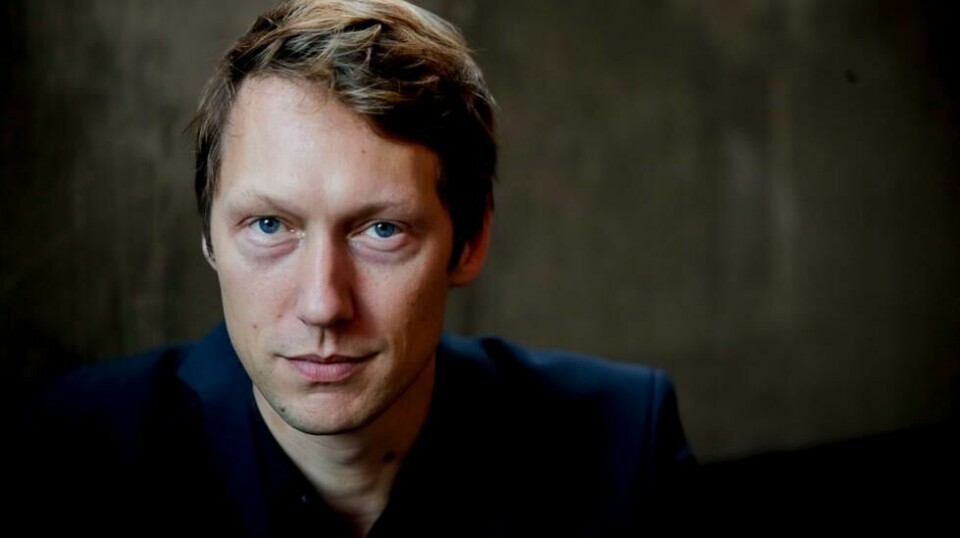 – Ja, til slutt kom hun. Jeg hadde flaks som ble hennes pappa, forteller den svenske skuespilleren Simon J. Berger til Sveriges Radio.