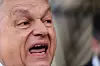 Nærbilde av Viktor Orbán som snakker utendørs under et EU-toppmøte.