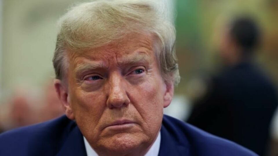 Påtalemyndigheten har bedt om at hysjpengesaken blir satt på pause inntil videre slik at Donald Trump kan søke om å få den avvist. Høyesterett besluttet i sommer at en president ikke kan straffeforfølges for lovbrudd eventuelt begått som president.