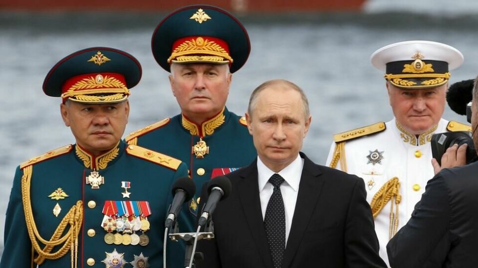 Andrej Kartapolov (andre fra venstre) under en parade i 2017. Nå leder han forsvarskomiteen i det russiske parlamentet.