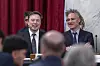 Elon Musk og Alex Karp sitter ved et panelbord under et møte i den amerikanske Senatet.