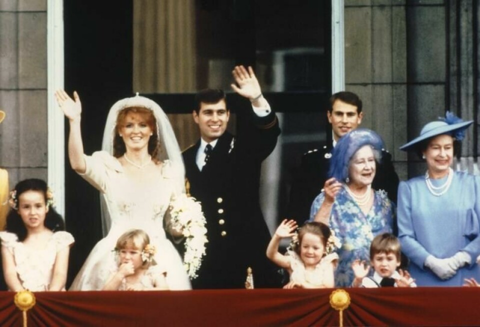 Sarah Ferguson var gift med prins Andrew i ti år, og fikk dermed dronning Elizabeth som svigermor. Her avbildet fra bryllupsdagen i 1986. Sarah Ferguson var gift med prins Andrew i ti år, og fikk dermed dronning Elizabeth som svigermor. Her avbildet fra bryllupsdagen i 1986. Foto: Stringer / PA / AFP / NTB